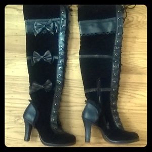 Black bow thigh highs